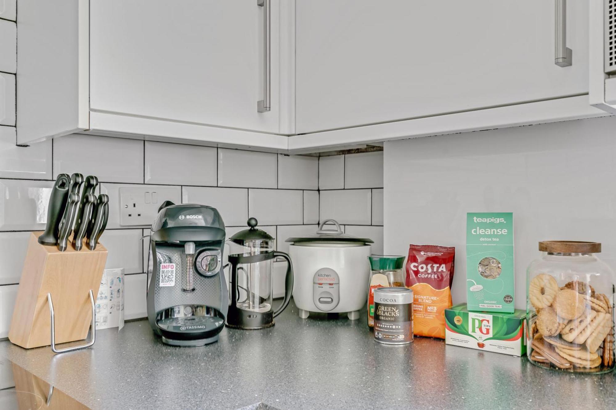 1Bed Flat, Sleeps 3 - 2Min Tube , 20Min Central London, 1Gb Fibre Wifi, Free Snacks & Toiletries, 2 New Smart Tvs & Sofabed * Londra